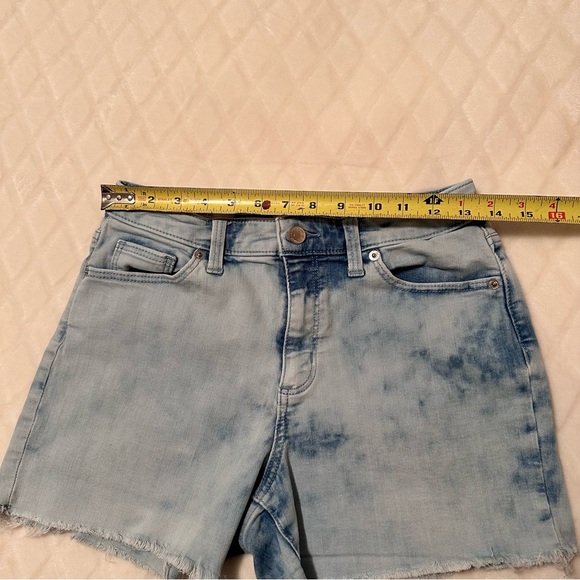 Universal Thread Light Wash Jean Shorts - Picture 6 of 6